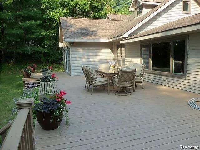 6290 Briggs Lake Drive, Brighton, MI 48116