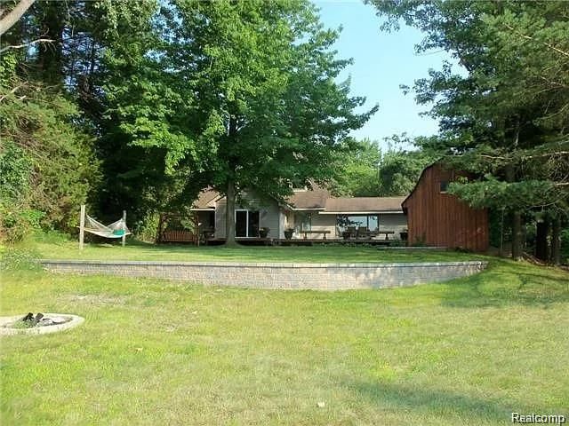 6290 Briggs Lake Drive, Brighton, MI 48116