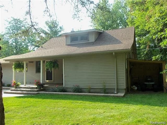 6290 Briggs Lake Drive, Brighton, MI 48116