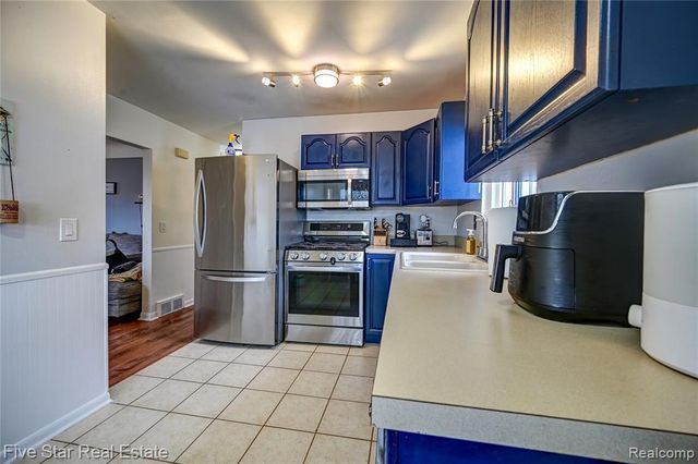 22708 Alger Street, Saint Clair Shores, MI 48080