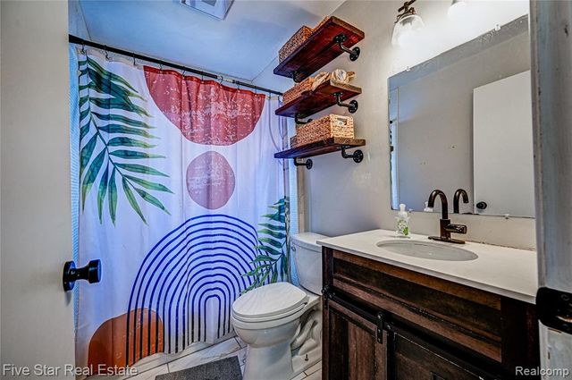 22708 Alger Street, Saint Clair Shores, MI 48080