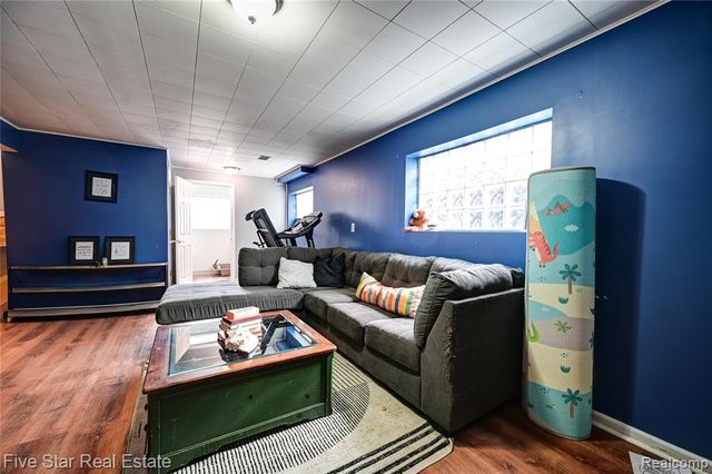 22708 Alger Street, Saint Clair Shores, MI 48080