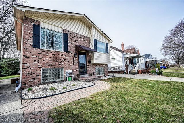 22708 Alger Street, Saint Clair Shores, MI 48080