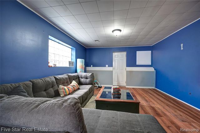 22708 Alger Street, Saint Clair Shores, MI 48080