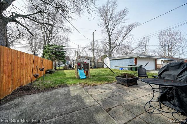 22708 Alger Street, Saint Clair Shores, MI 48080