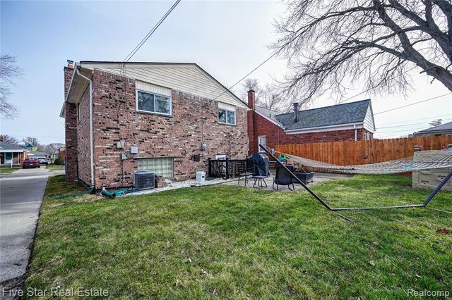 22708 Alger Street, Saint Clair Shores, MI 48080