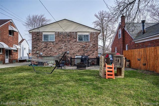 22708 Alger Street, Saint Clair Shores, MI 48080