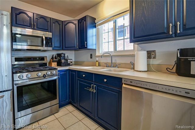 22708 Alger Street, Saint Clair Shores, MI 48080