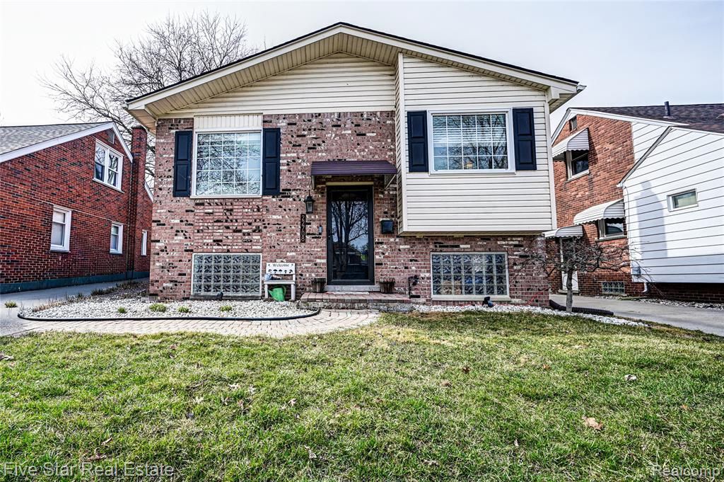 22708 Alger Street, Saint Clair Shores, MI 48080