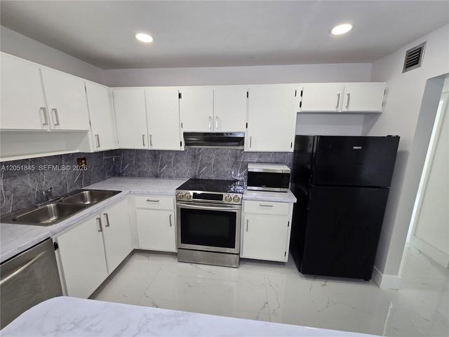 10375 N Kendall Dr J7, Miami, FL 33176