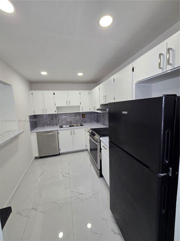 10375 N Kendall Dr J7, Miami, FL 33176