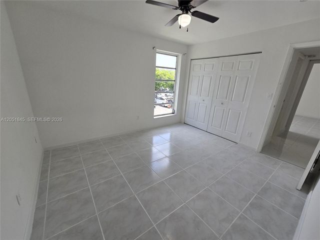 10375 N Kendall Dr J7, Miami, FL 33176