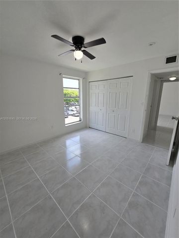 10375 N Kendall Dr J7, Miami, FL 33176