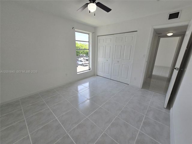 10375 N Kendall Dr J7, Miami, FL 33176