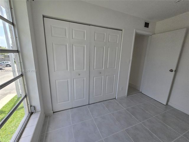 10375 N Kendall Dr J7, Miami, FL 33176
