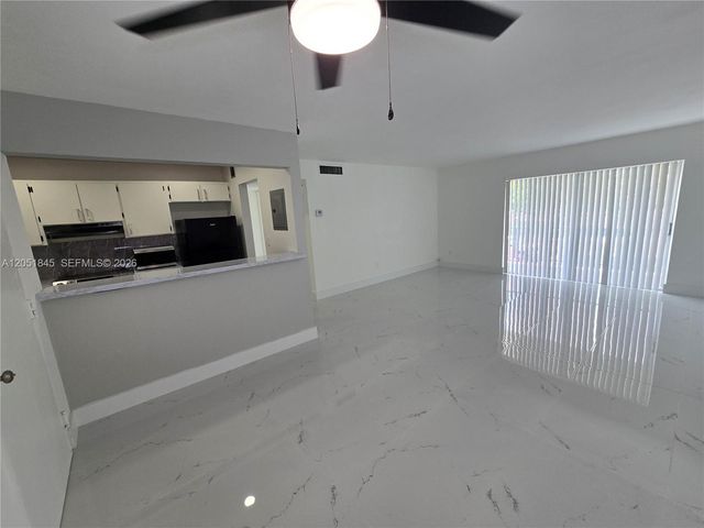 10375 N Kendall Dr J7, Miami, FL 33176