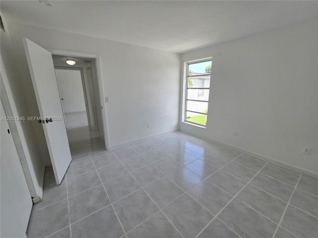 10375 N Kendall Dr J7, Miami, FL 33176