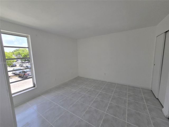 10375 N Kendall Dr J7, Miami, FL 33176