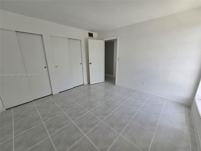 10375 N Kendall Dr J7, Miami, FL 33176