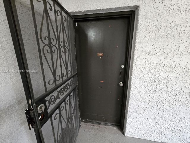 10375 N Kendall Dr J7, Miami, FL 33176