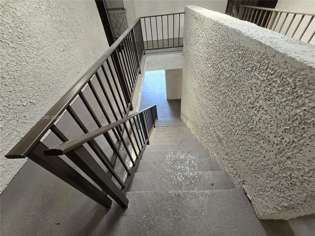 10375 N Kendall Dr J7, Miami, FL 33176