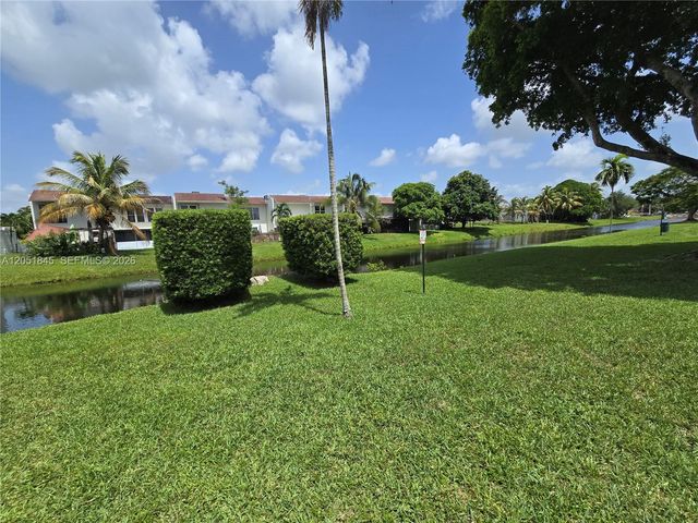 10375 N Kendall Dr J7, Miami, FL 33176