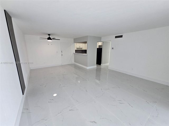 10375 N Kendall Dr J7, Miami, FL 33176