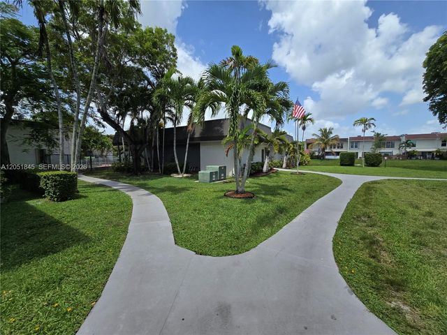 10375 N Kendall Dr J7, Miami, FL 33176