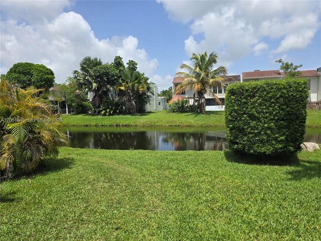 10375 N Kendall Dr J7, Miami, FL 33176