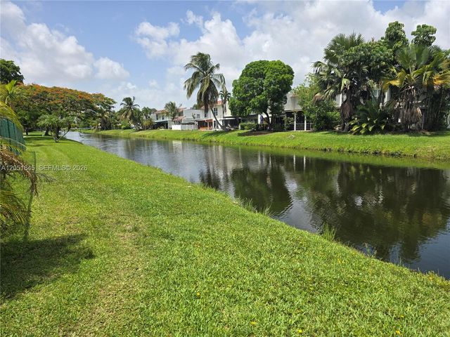 10375 N Kendall Dr J7, Miami, FL 33176