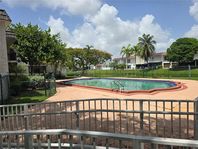 10375 N Kendall Dr J7, Miami, FL 33176