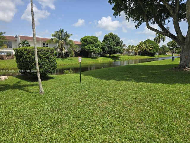 10375 N Kendall Dr J7, Miami, FL 33176