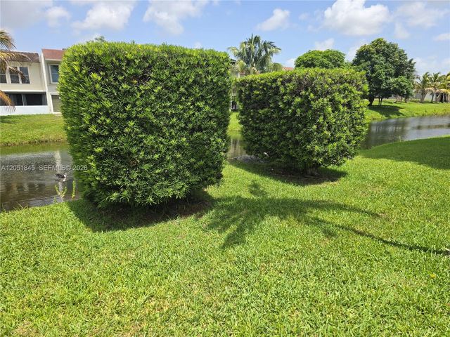 10375 N Kendall Dr J7, Miami, FL 33176