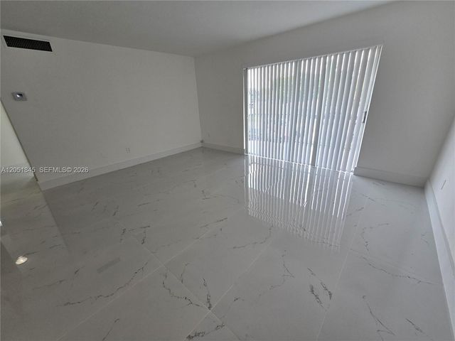 10375 N Kendall Dr J7, Miami, FL 33176