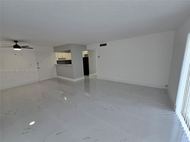 10375 N Kendall Dr J7, Miami, FL 33176