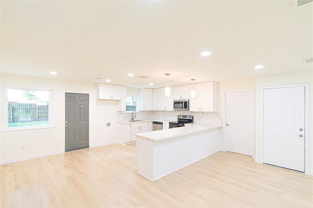 13619 Elm Court, Sugar Land, TX 77498