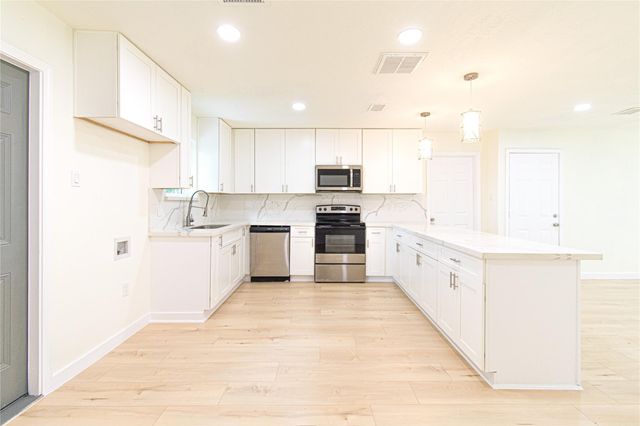 13619 Elm Court, Sugar Land, TX 77498