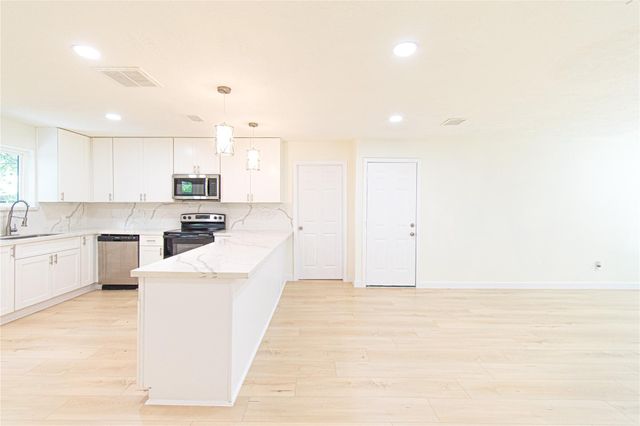 13619 Elm Court, Sugar Land, TX 77498