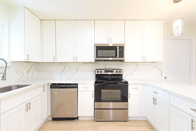 13619 Elm Court, Sugar Land, TX 77498