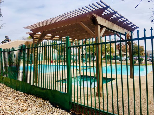 2300 Balsam Drive G112, Arlington, TX 76006