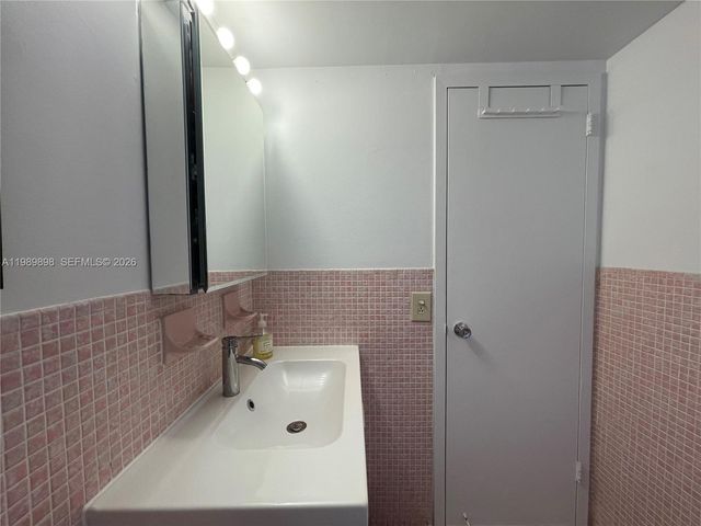 221 Meridian Ave 410, Miami Beach, FL 33139