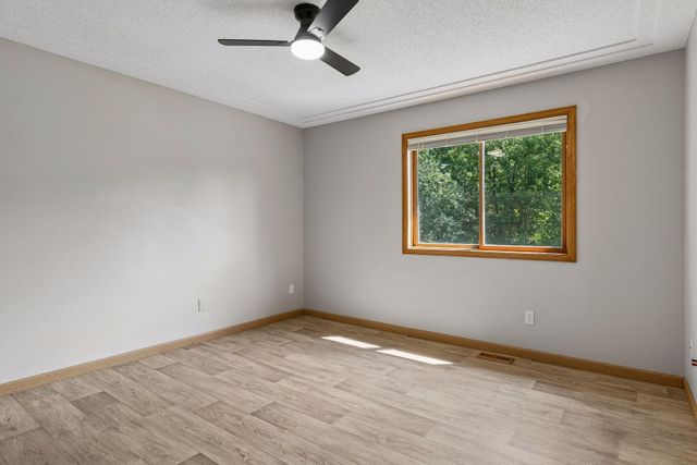 6111 45th Street N, Oakdale, MN 55128