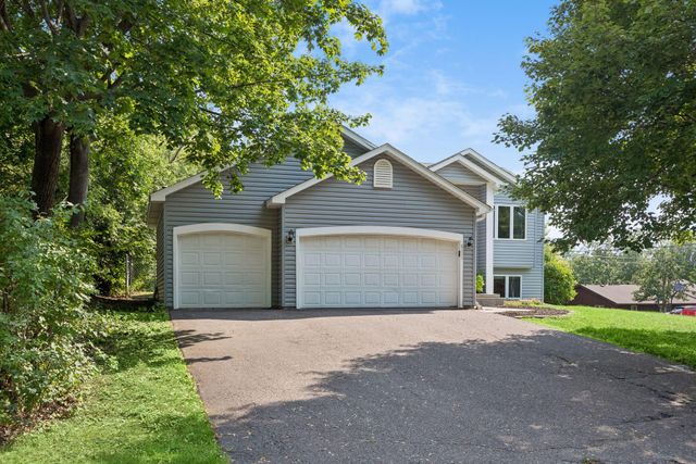 6111 45th Street N, Oakdale, MN 55128
