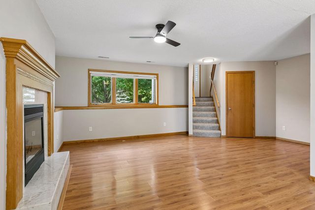 6111 45th Street N, Oakdale, MN 55128