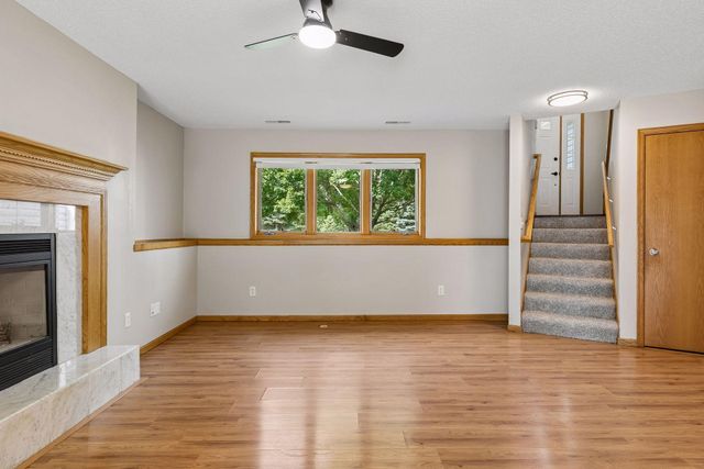 6111 45th Street N, Oakdale, MN 55128