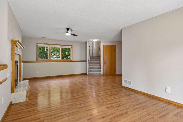 6111 45th Street N, Oakdale, MN 55128