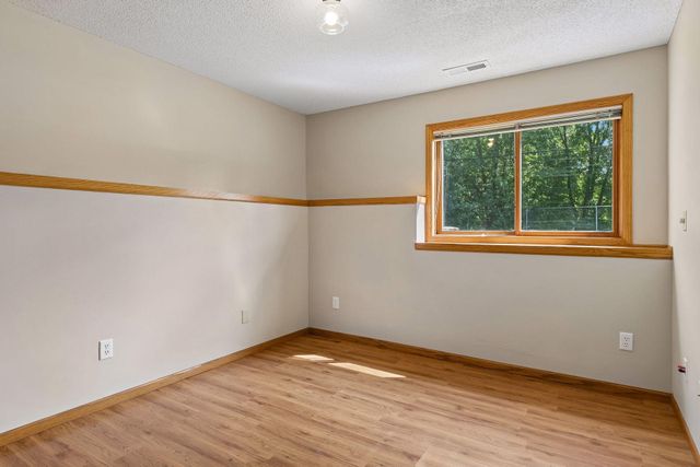 6111 45th Street N, Oakdale, MN 55128