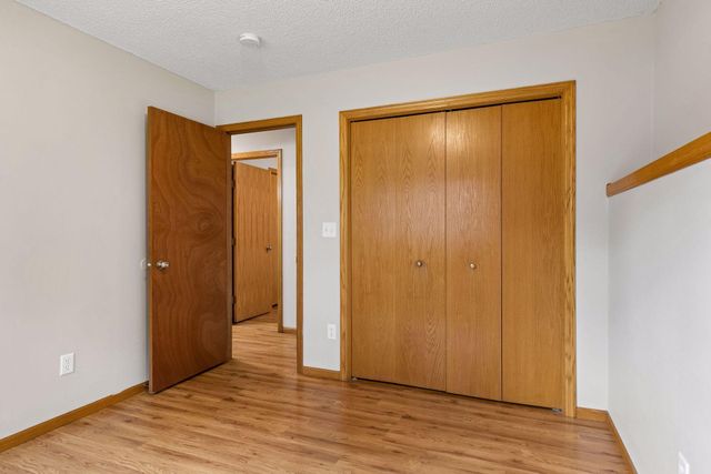6111 45th Street N, Oakdale, MN 55128