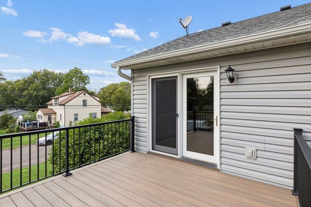 6111 45th Street N, Oakdale, MN 55128