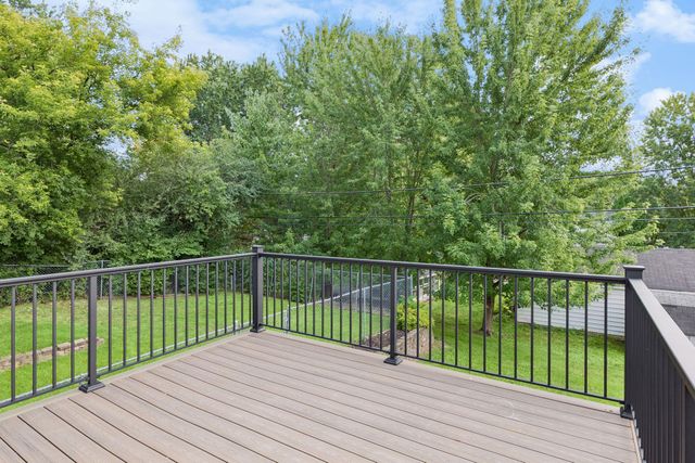 6111 45th Street N, Oakdale, MN 55128